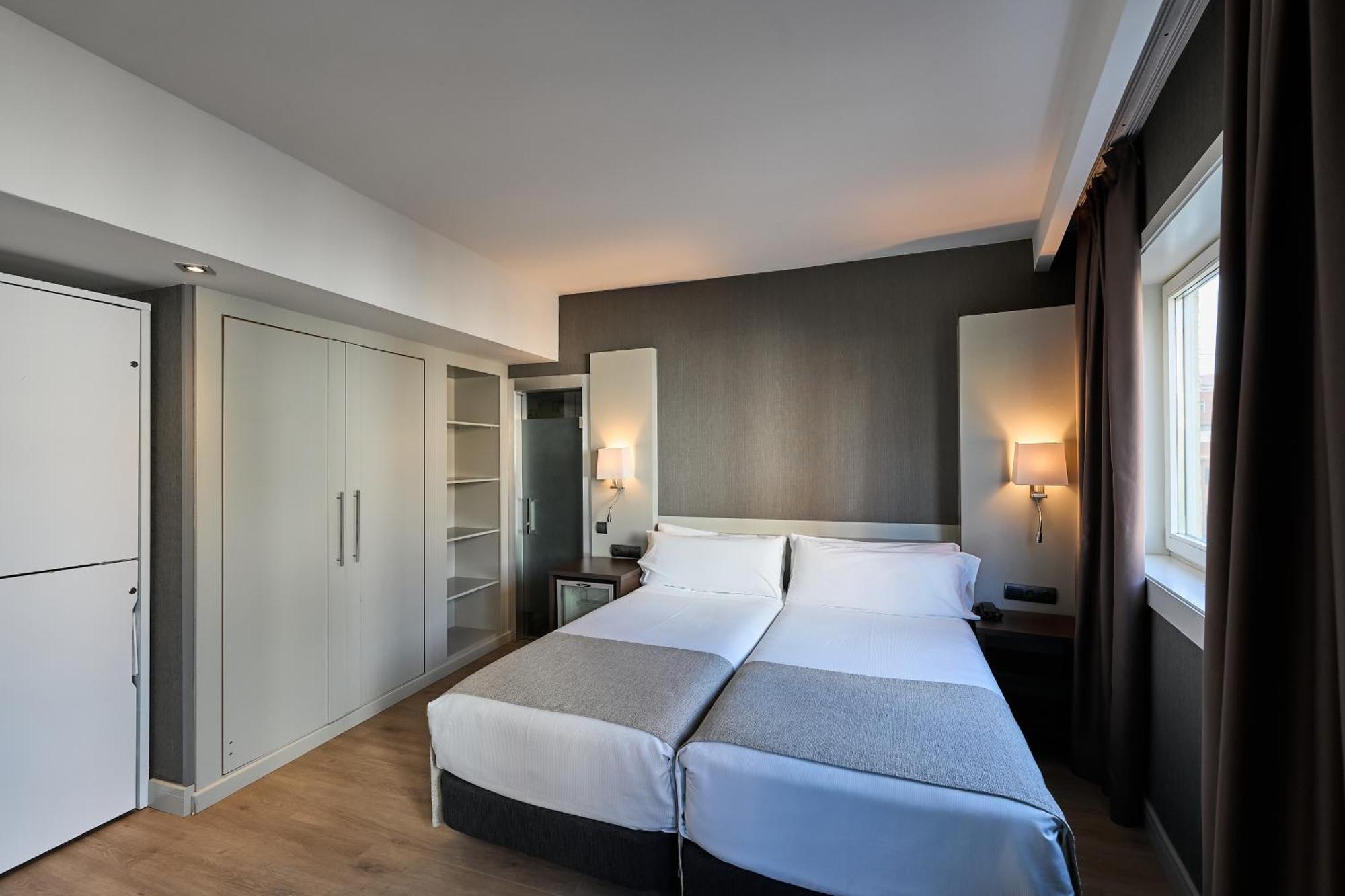 Catalonia Atenas Hotel Barcelona Room photo