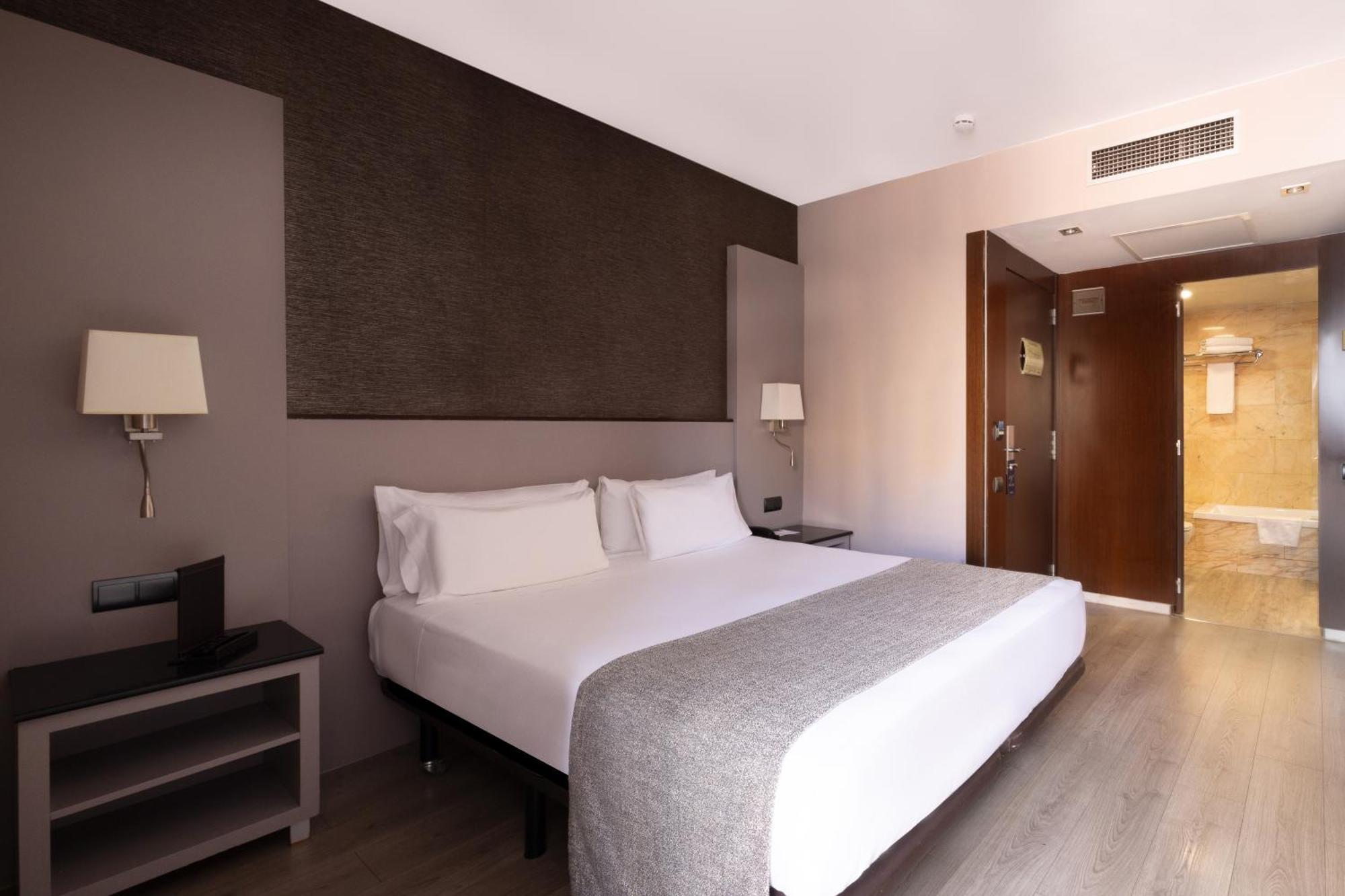 Catalonia Atenas Barcelona Room photo